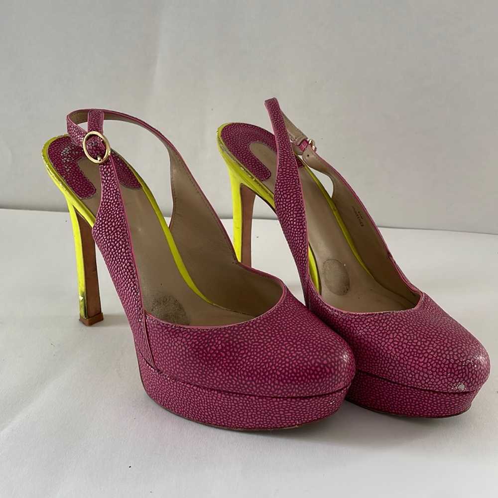 Joan&David Pink and Yellow Pumps
PREOWNED/USED
Joan & David